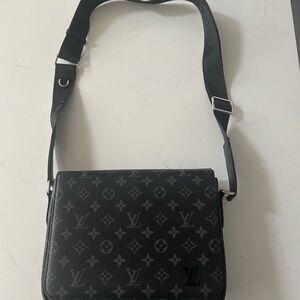 Louis Vuitton Men's Black Monogram Messenger Bag